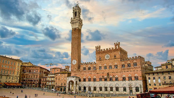 Roadtrip James Bond Bons Baisers Italie Sienne Palio